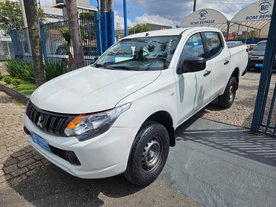 MITSUBISHI L200 TRITON 2.4 16V TURBO DIESEL GL CD 4X4 MANUAL MITSUBISHI L200 TRITON 2.4 16V TURBO DIESEL GL CD 4X4 MANUAL
